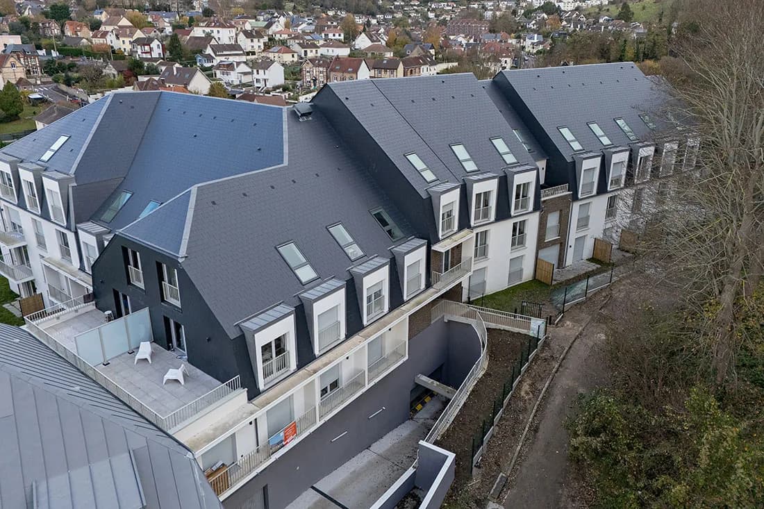 Les bâtiments et leurs terrasses vus du ciel