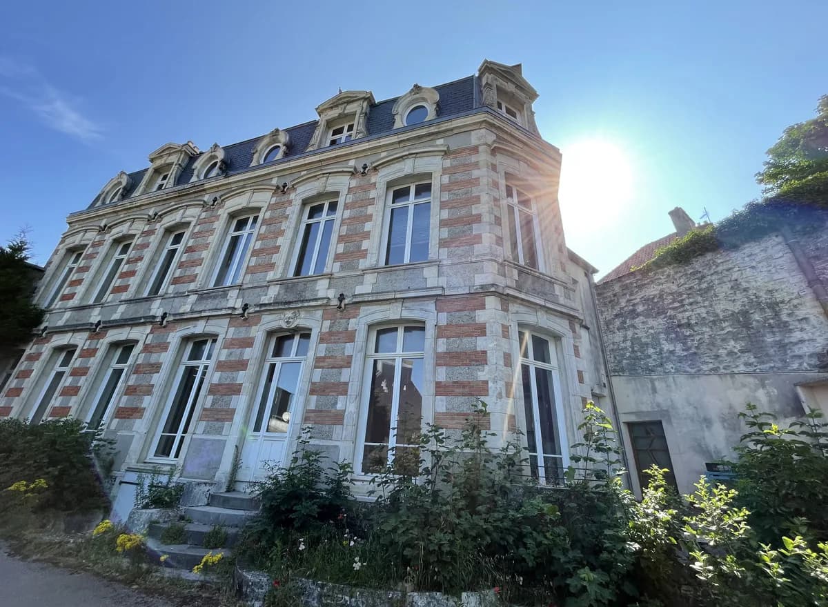 Façade de l'immeuble, 10 rue Dumont de Courset à Boulogne-Sur-Mer