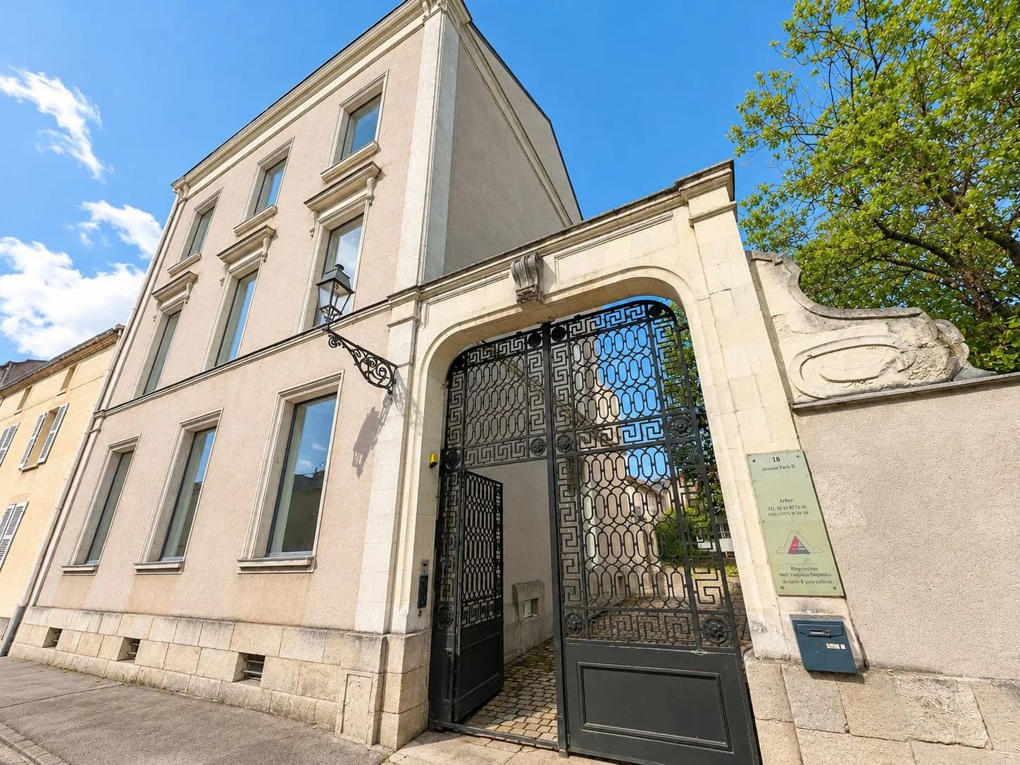 Façade de l'immeuble, 16 avenue du Marechal Foch à Cholet