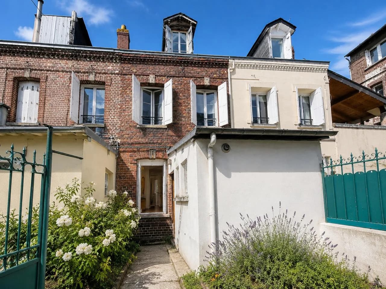 Façade de l'immeuble, 60 rue d'Elbeuf à Rouen