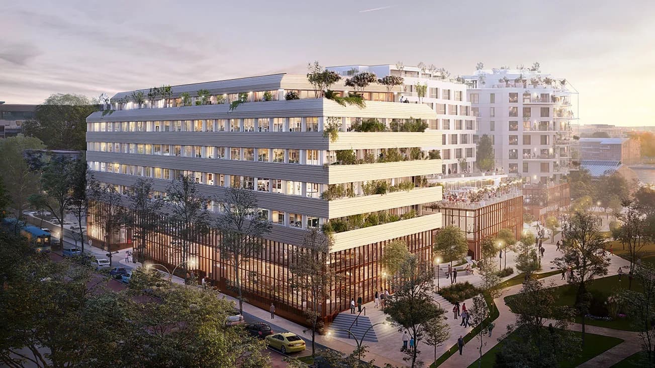 ARTmania côté rue au crépuscule : étages en gradins plantés et socle vitré, perspective