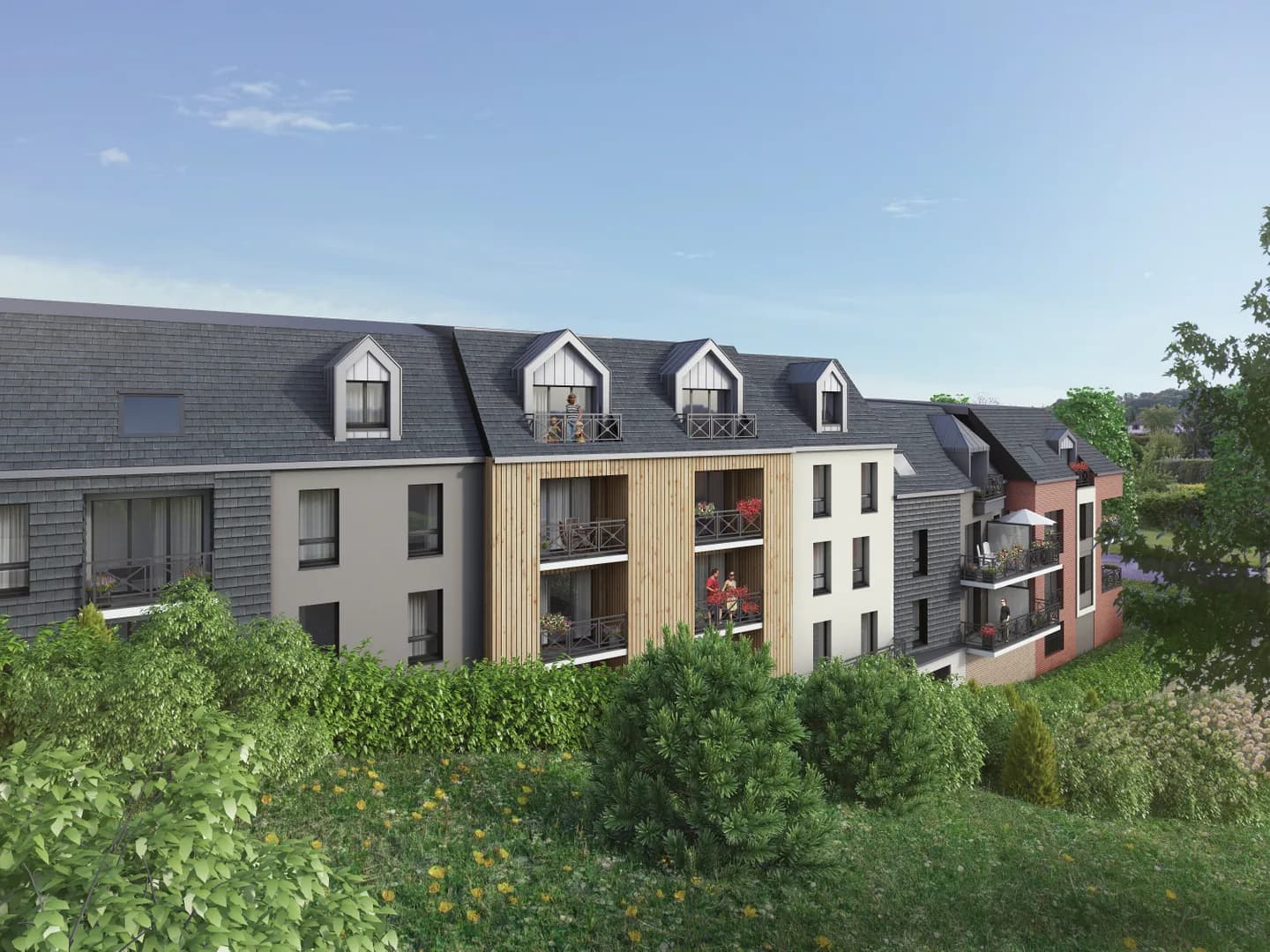 Façade arrière de Boréal à Honfleur : lucarnes en ardoise, bardage bois et balcons dominant un jardin boisé