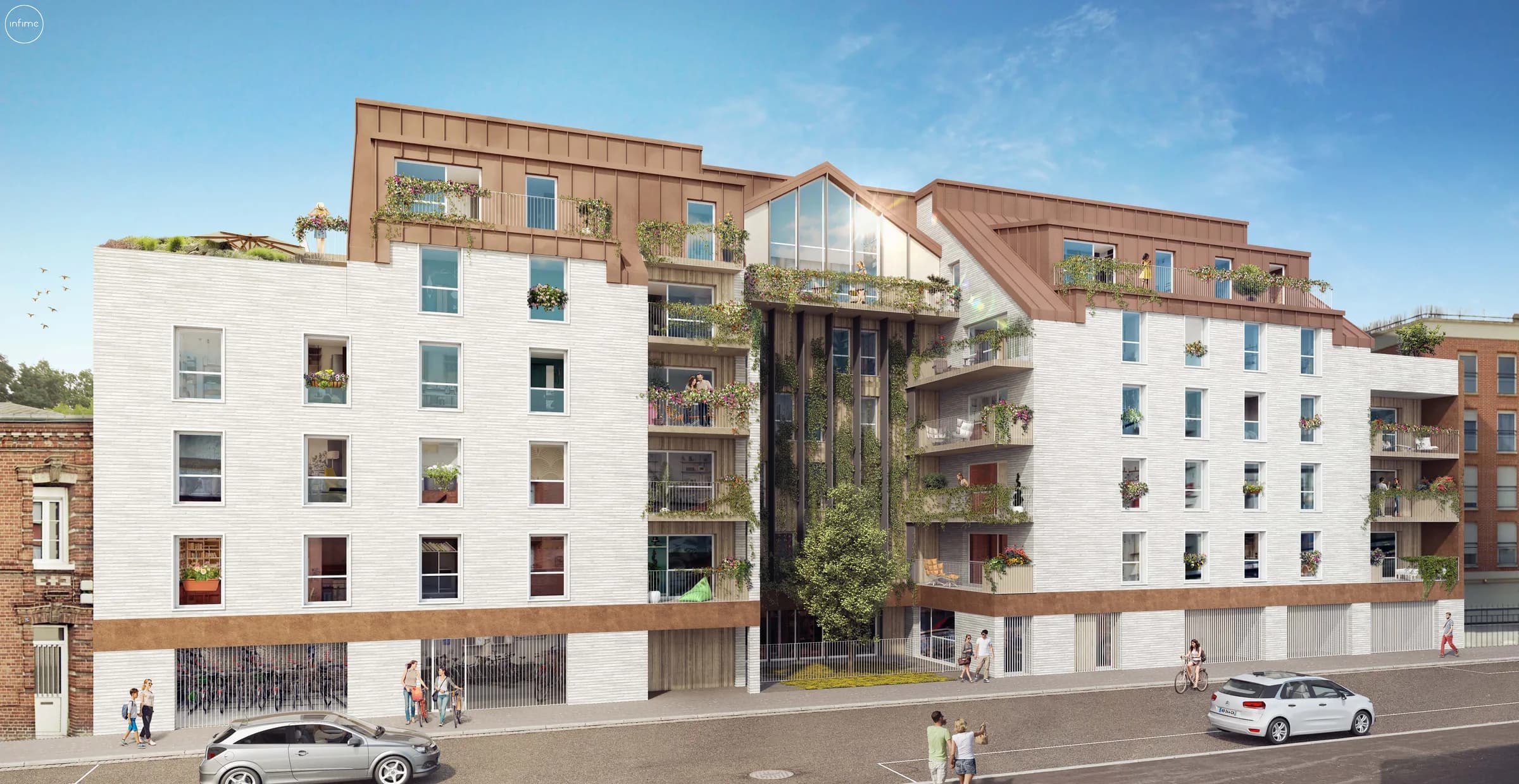 L’Orangerie vue de la rue : longue façade en brique blanche, attique en zinc cuivré, balcons plantés et faille végétalisée au centre, locaux vélos en rez-de-chaussée